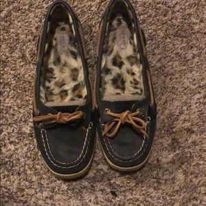 Size 7.5 Sperry topsiders. Very gently worn.